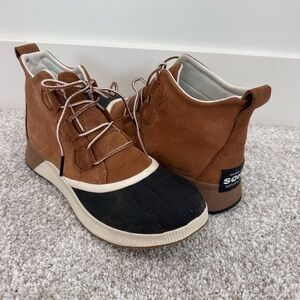 Sorel Women’s Tan and Black Rain Boots